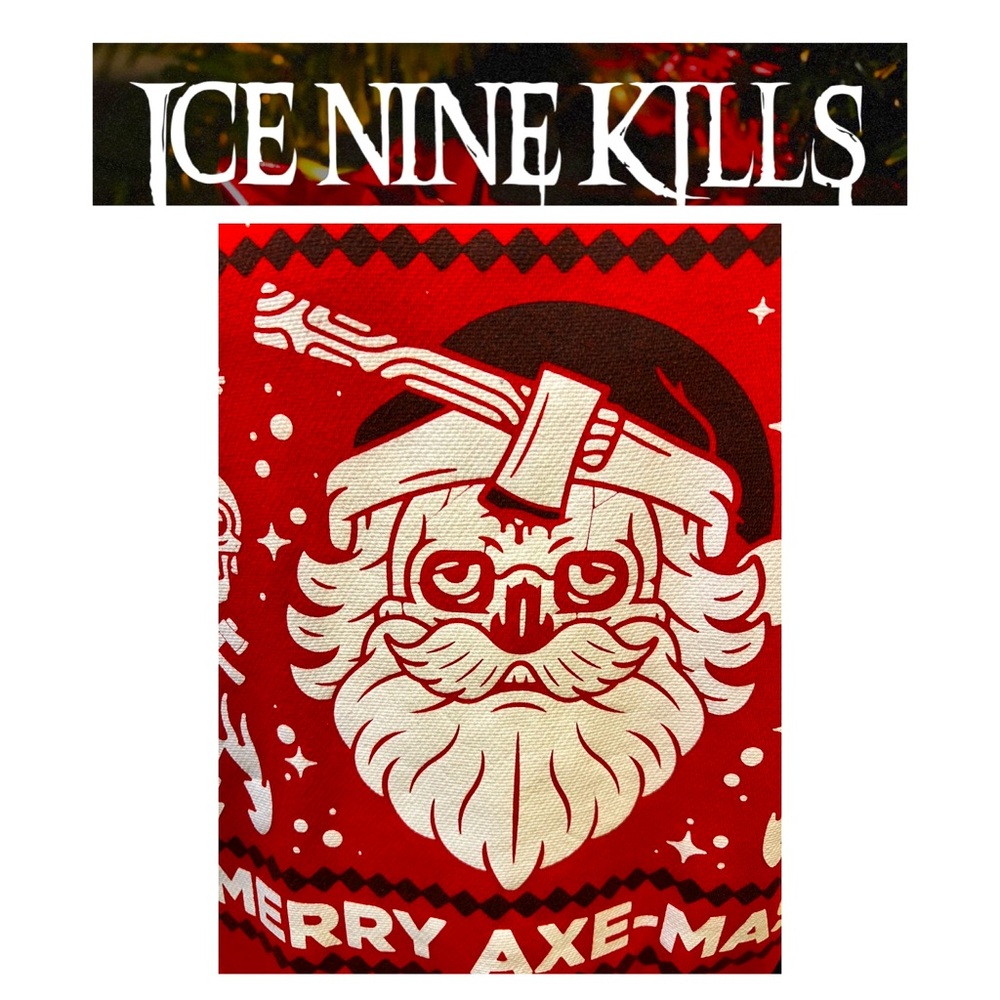 NWOT Axe-Mas sweatshirt! It’s what you wear to throw 🪓 Like New!